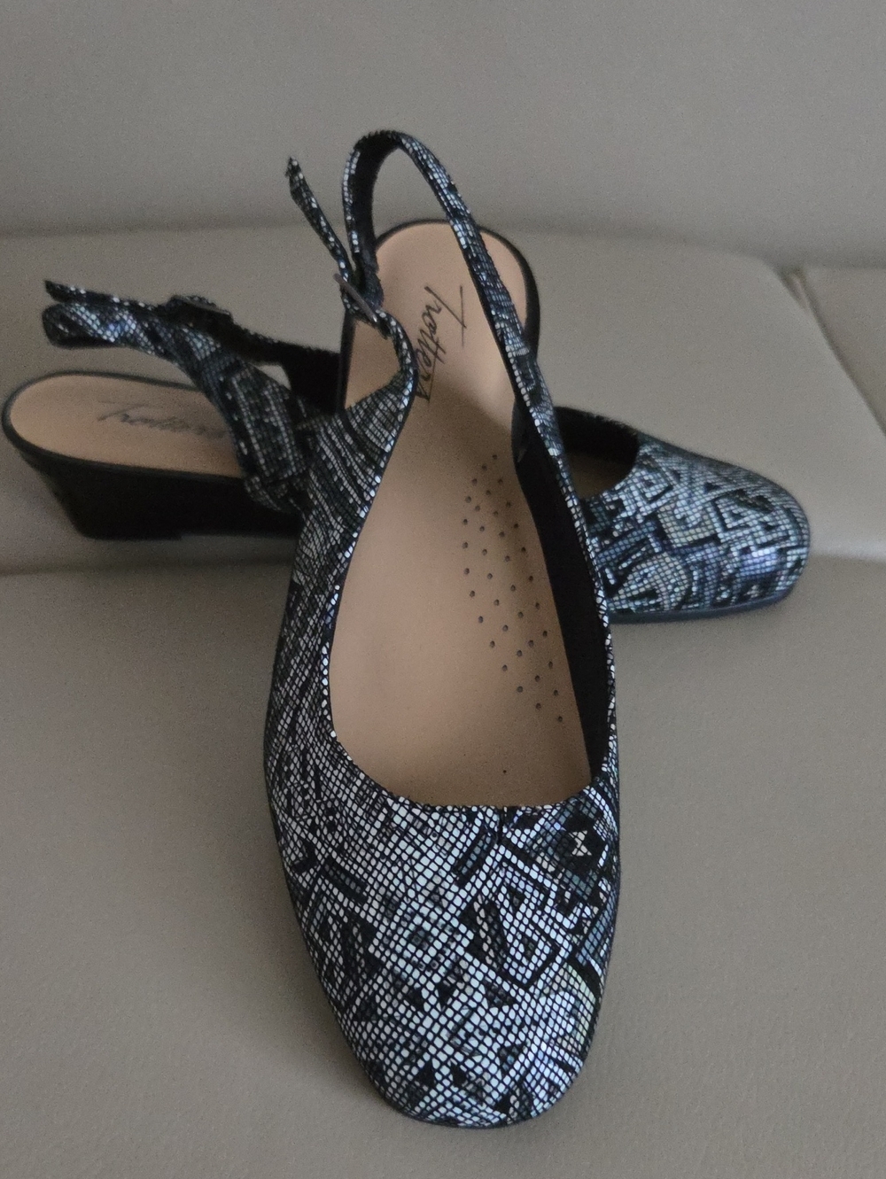 Trotters Black Patterned Slingback Wedges Size 8M